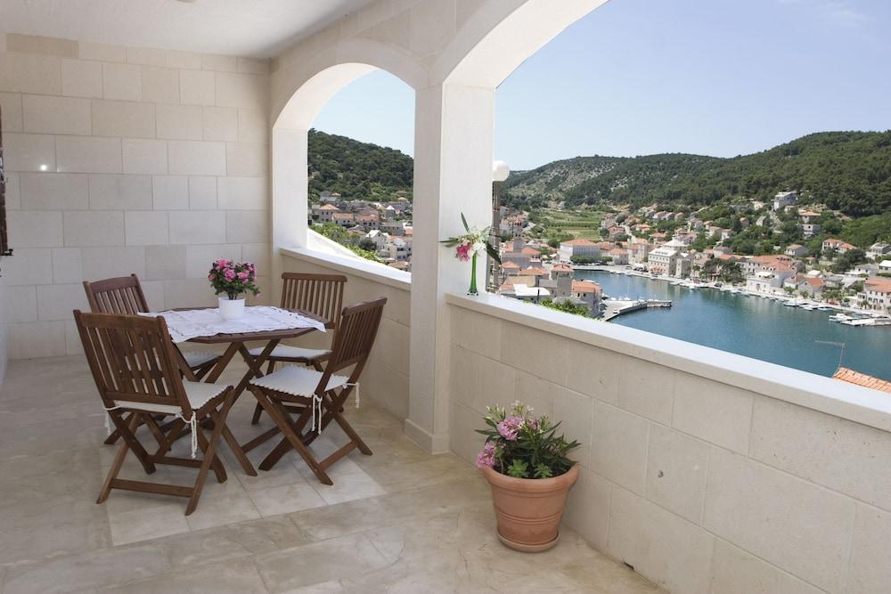 Pucisca Villa Postira Buitenkant foto
