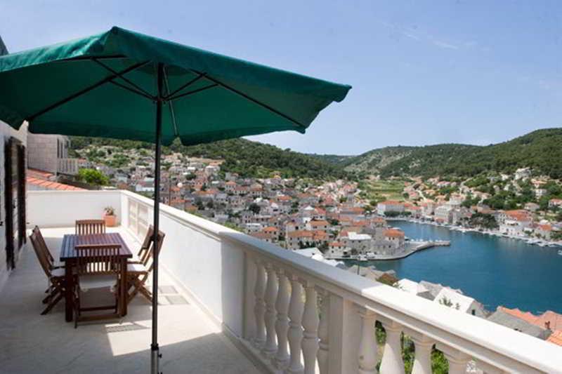 Pucisca Villa Postira Buitenkant foto